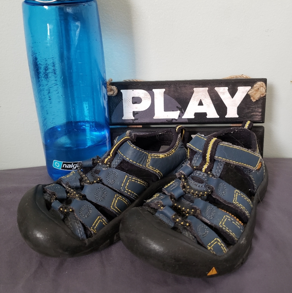 Kids Keen hiking sandal size 11